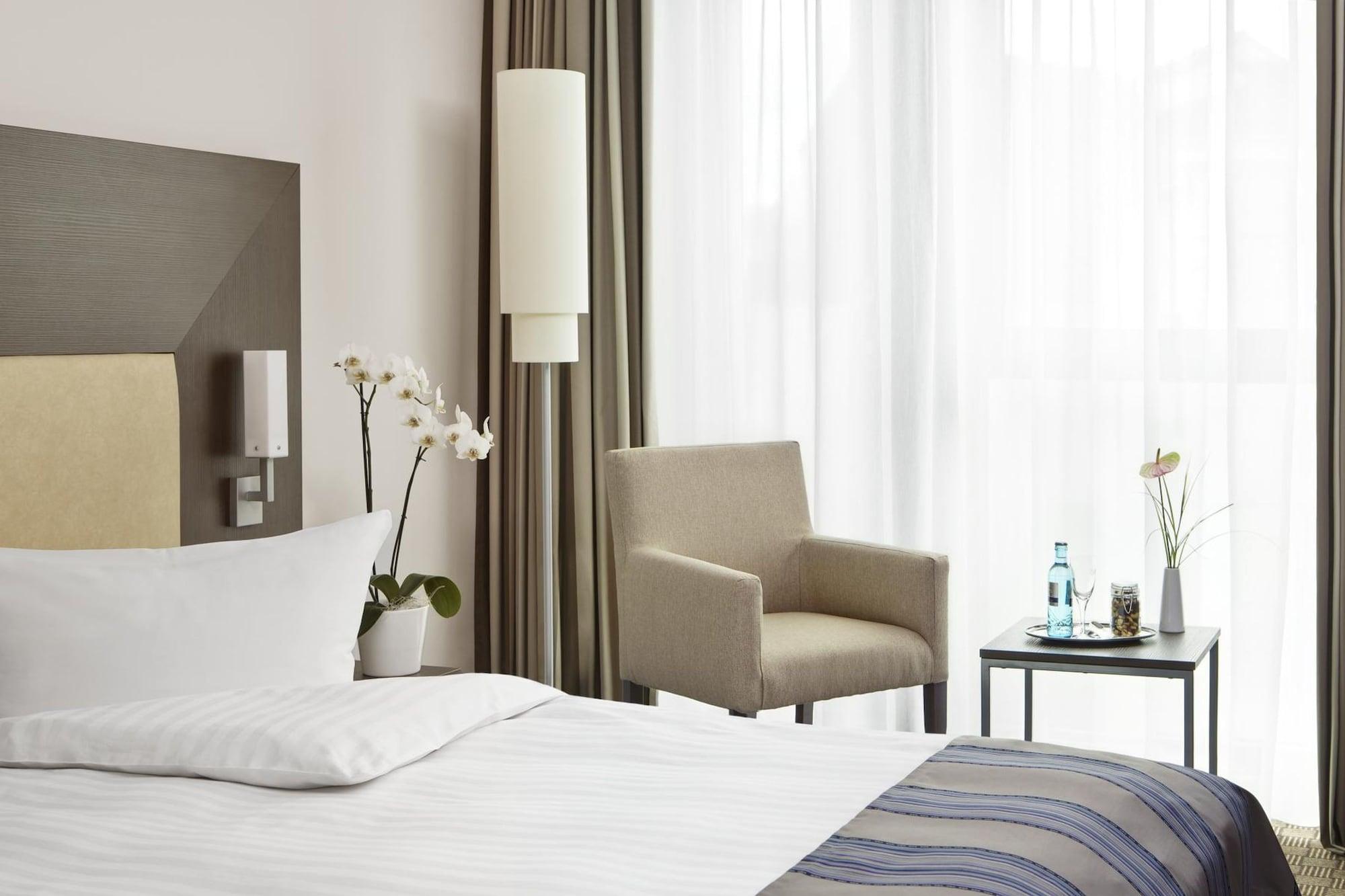 Intercityhotel Hamburg Dammtor-Messe Exteriör bild