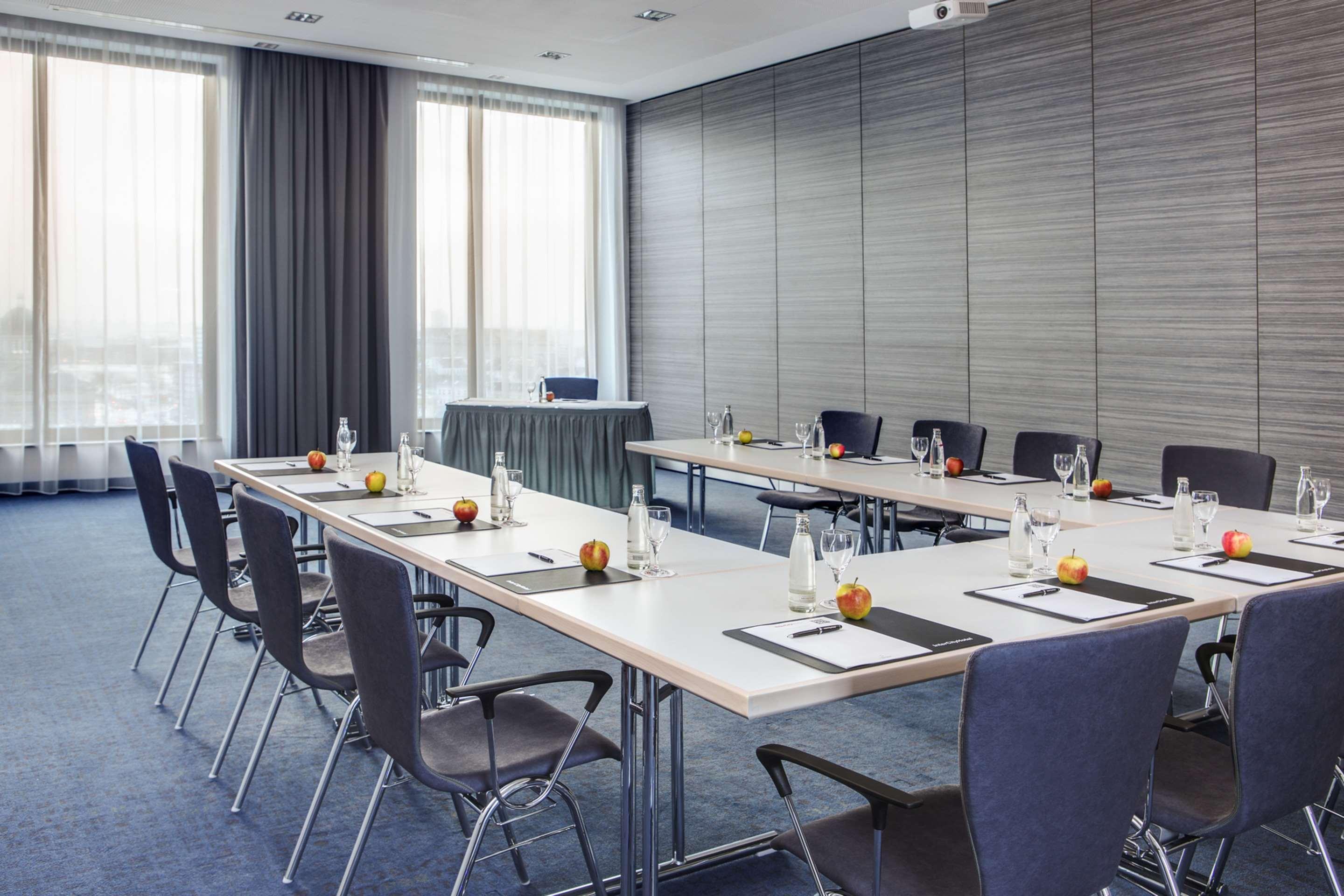 Intercityhotel Hamburg Dammtor-Messe Exteriör bild