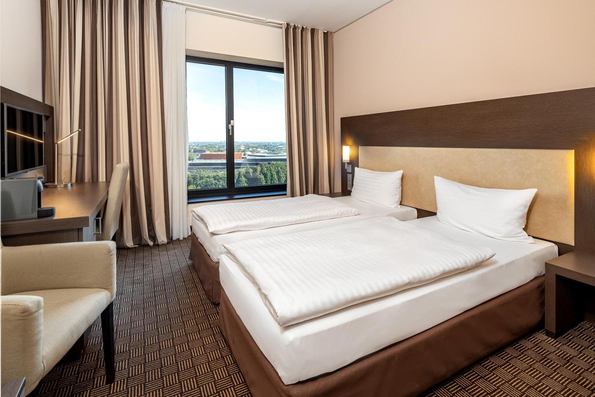 Intercityhotel Hamburg Dammtor-Messe Exteriör bild