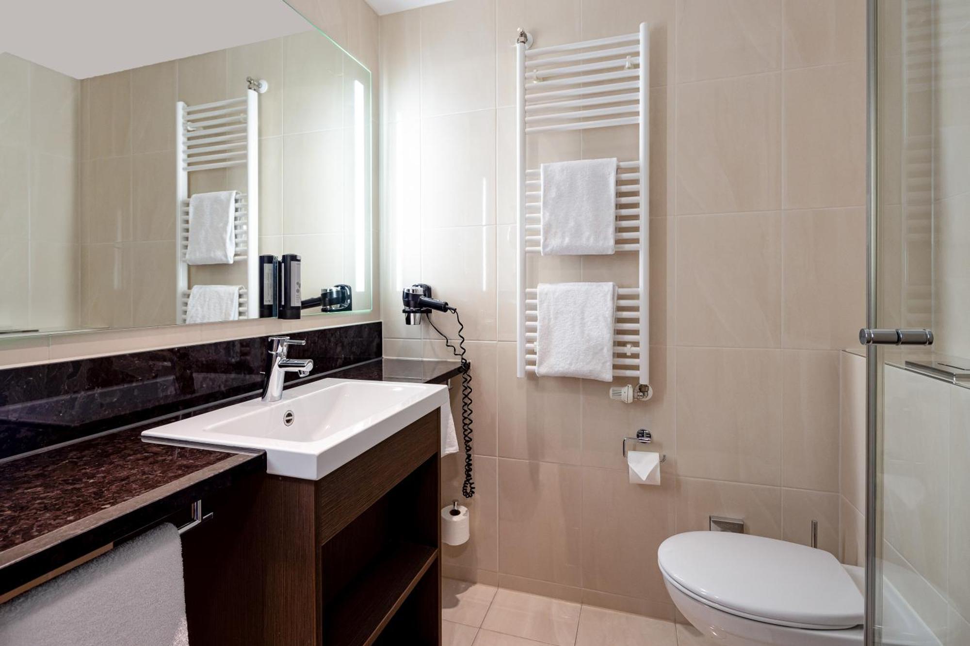 Intercityhotel Hamburg Dammtor-Messe Exteriör bild
