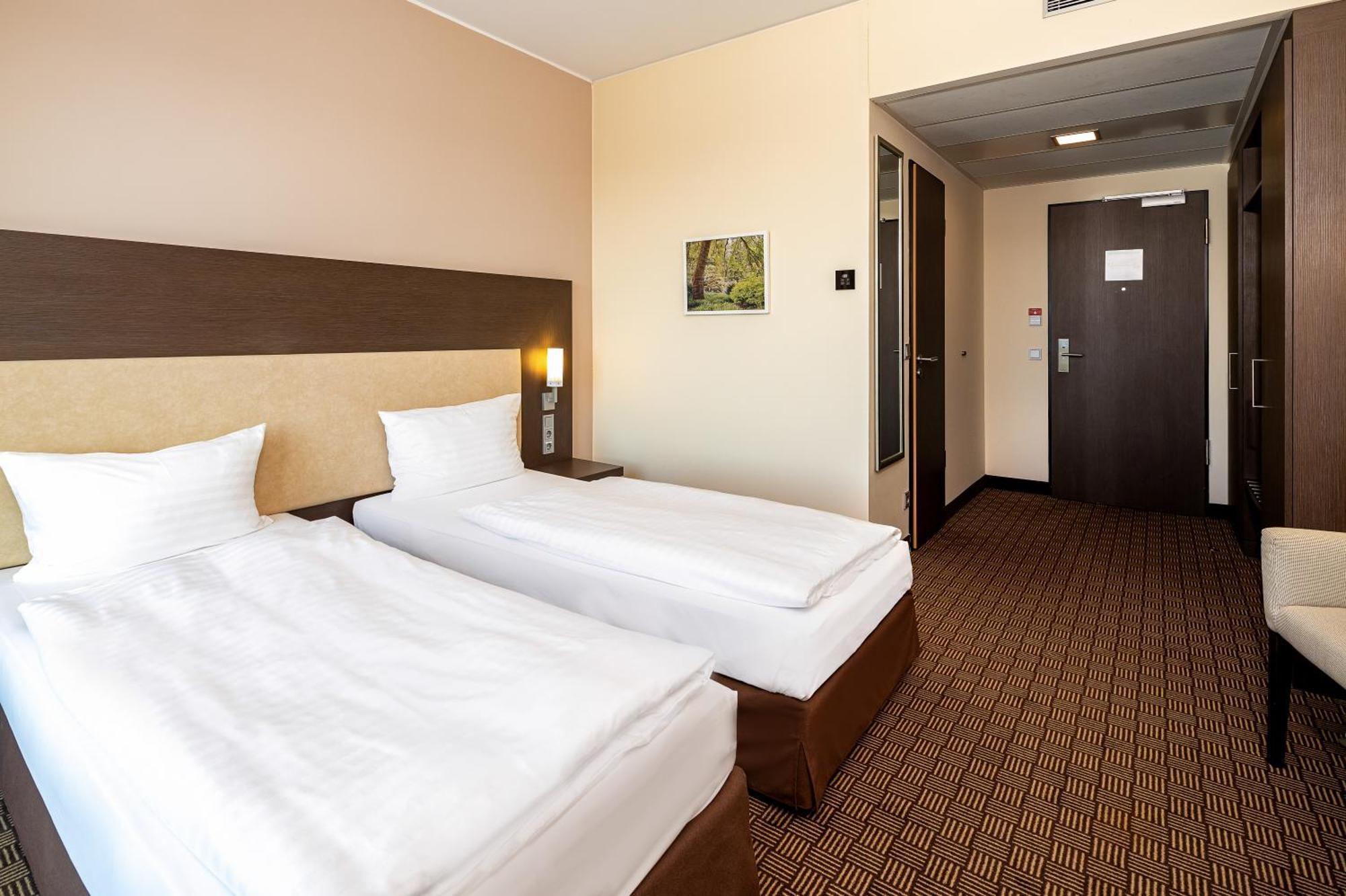 Intercityhotel Hamburg Dammtor-Messe Exteriör bild