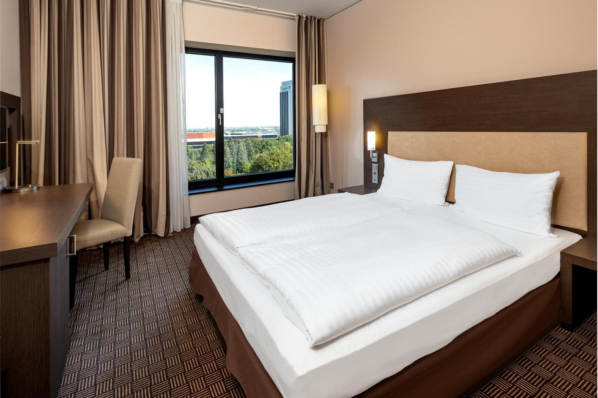 Intercityhotel Hamburg Dammtor-Messe Exteriör bild