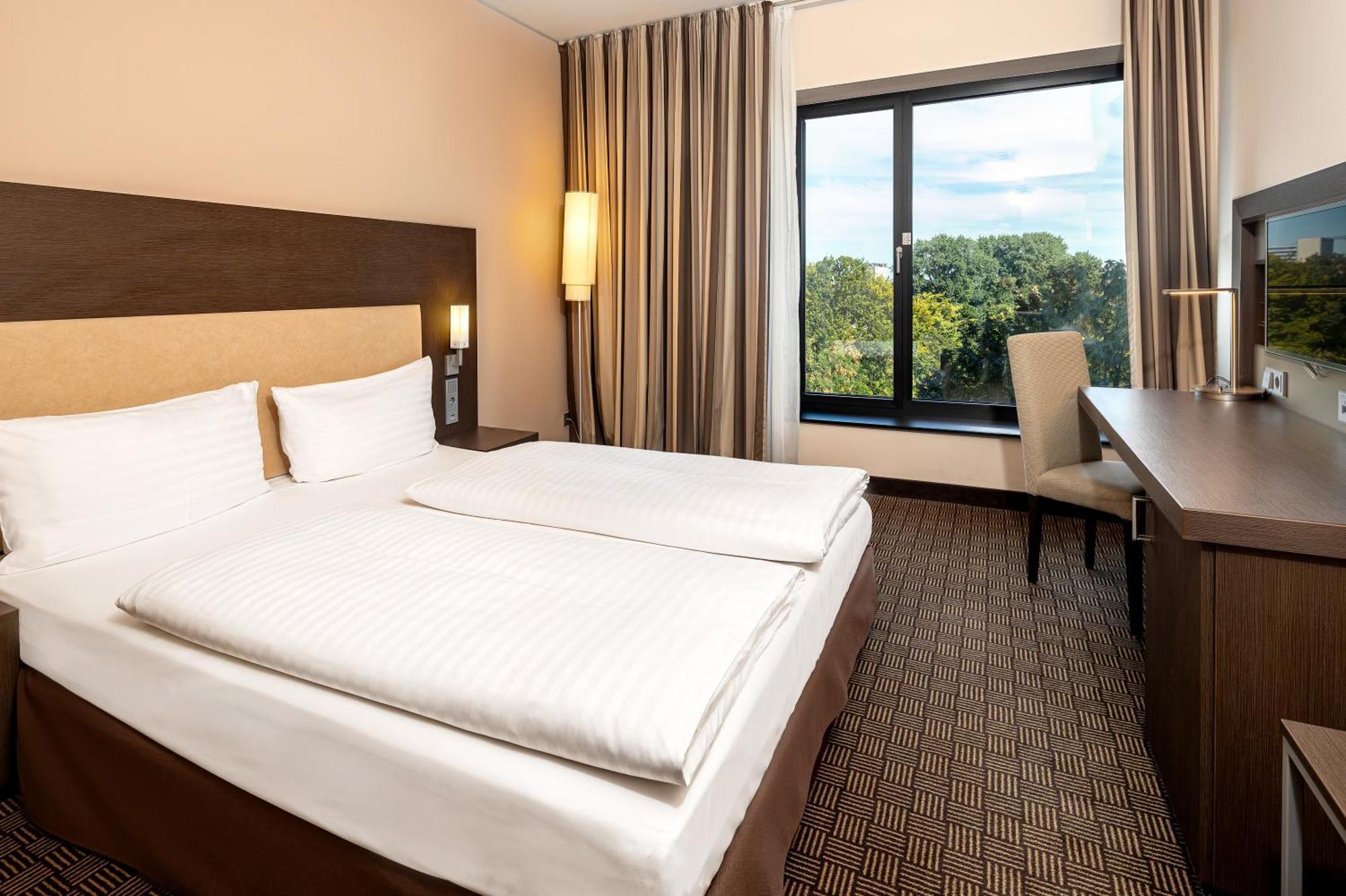 Intercityhotel Hamburg Dammtor-Messe Exteriör bild