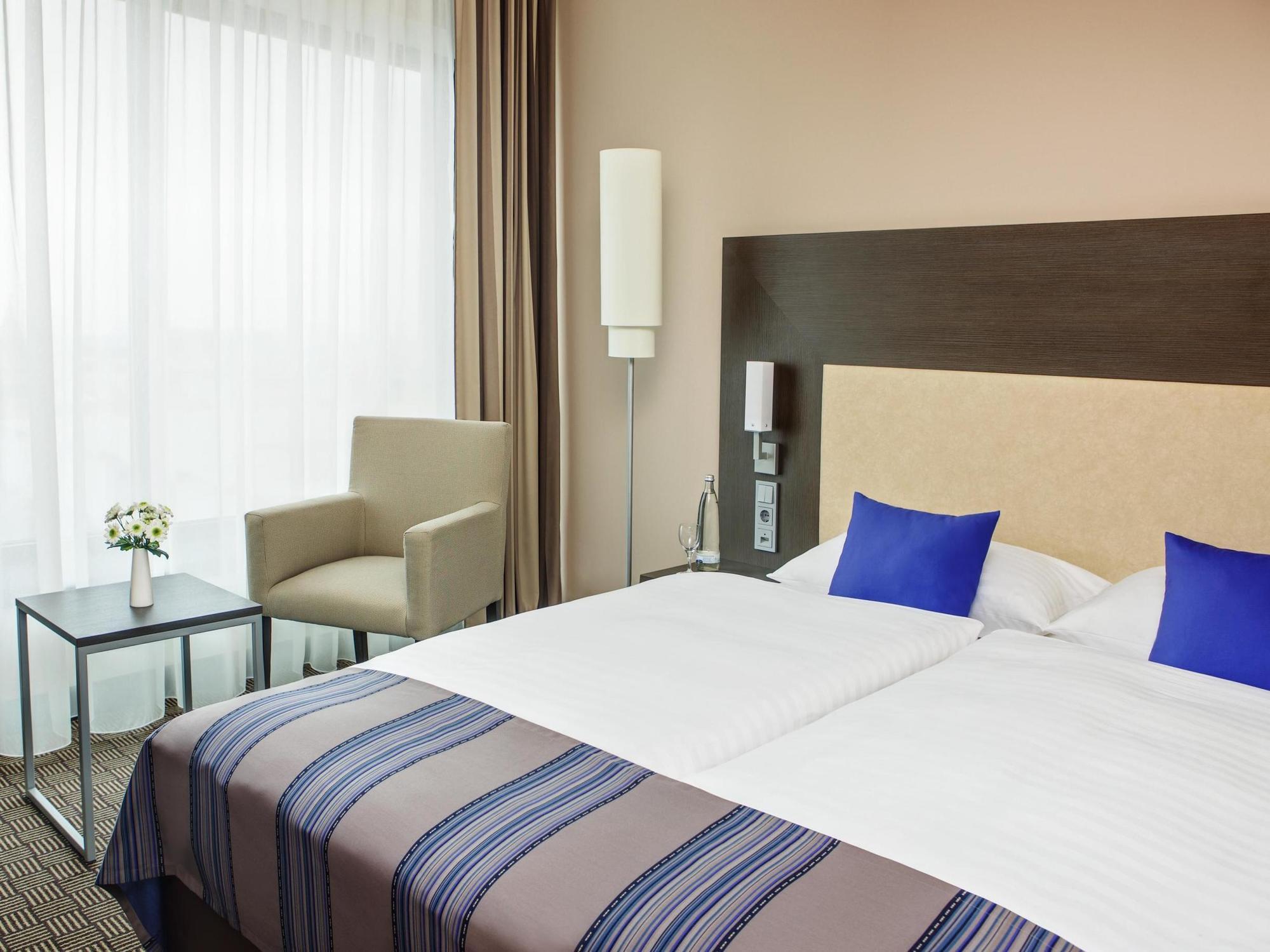 Intercityhotel Hamburg Dammtor-Messe Exteriör bild