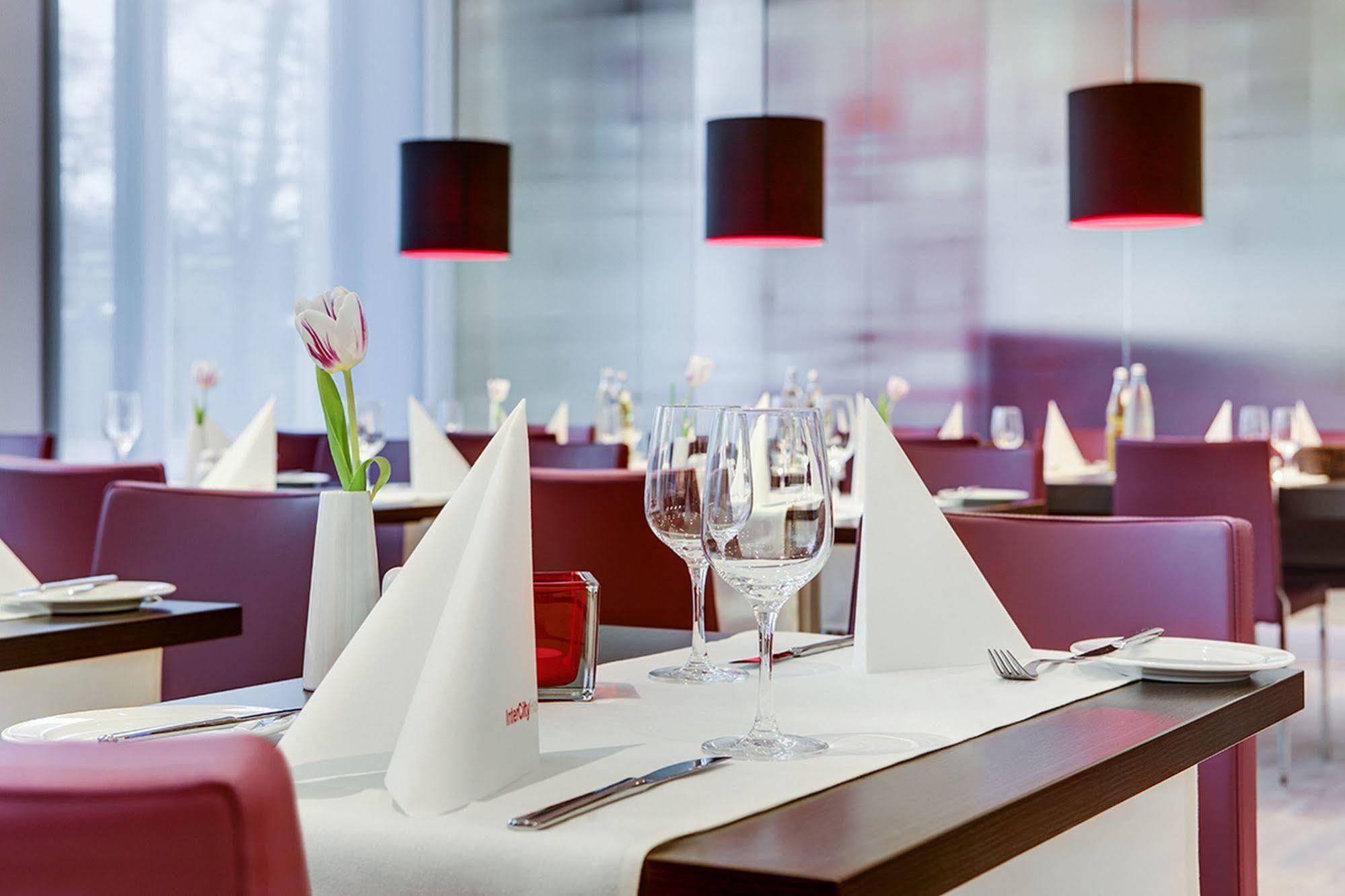 Intercityhotel Hamburg Dammtor-Messe Exteriör bild